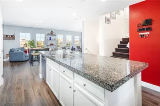 Photo #2: 2241538 Listing