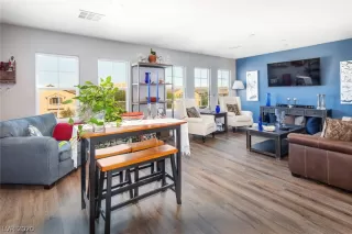 Photo #4: 2241538 Listing