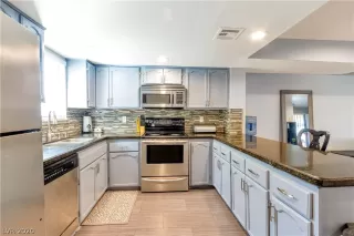 Photo #4: 2241559 Listing 