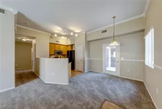 Photo #5: 2241602 Listing