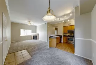 Photo #6: 2241602 Listing