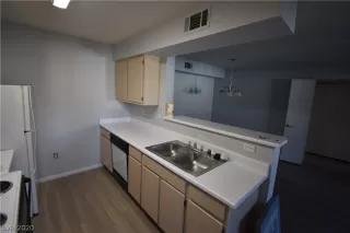 Photo #5: 2241682 Listing 