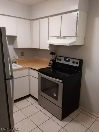 Photo #3: 2241698 Listing