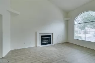 Photo #5: 2241719 Listing