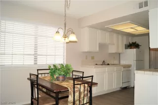 Photo #4: 2241742 Listing