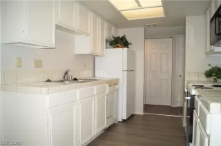 Photo #5: 2241742 Listing