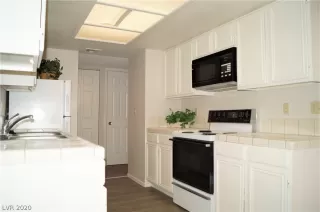 Photo #6: 2241742 Listing