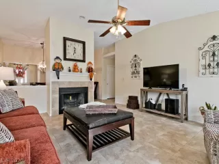 Photo #5: 2241745 Listing