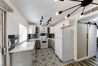 Photo #5: 2241746 Listing 