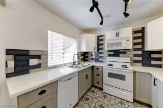 Photo #6: 2241746 Listing 