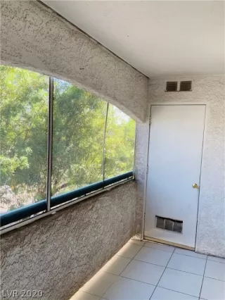 Photo #5: 2241771 Listing