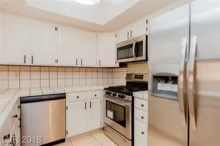 Photo #4: 2241780 Listing