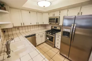 Photo #5: 2241780 Listing