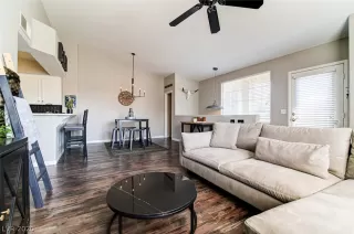 Photo #5: 2241801 Listing 