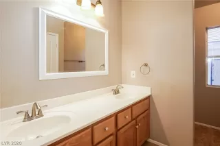 Photo #5: 2241871 Listing