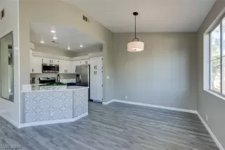 Photo #4: 2241878 Listing