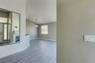 Photo #5: 2241878 Listing