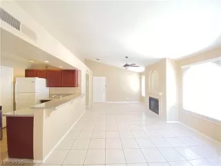 Photo #3: 2241891 Listing