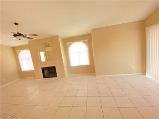 Photo #4: 2241891 Listing