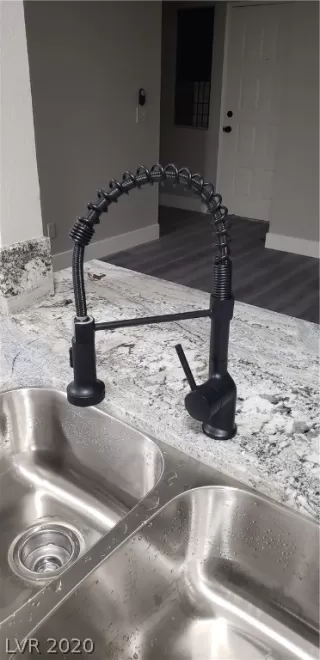 Photo #4: 2242105 Listing