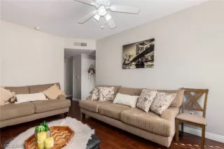 Photo #5: 2242161 Listing