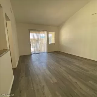 Photo #4: 2242256 Listing