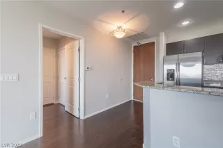 Photo #5: 2242264 Listing