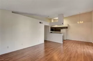 Photo #4: 2242288 Listing