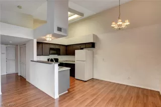 Photo #5: 2242288 Listing