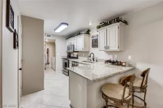 Photo #6: 2242296 Listing