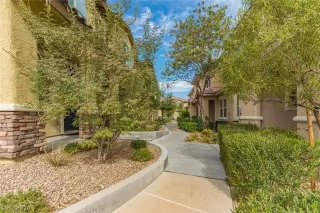 Photo #5: 2242343 Listing