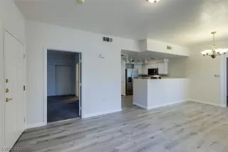 Photo #5: 2242346 Listing