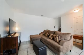 Photo #3: 2242366 Listing