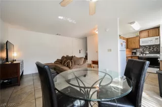 Photo #4: 2242366 Listing