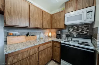 Photo #6: 2242366 Listing