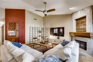 Photo #4: 2242401 Listing 