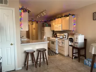 Photo #4: 2242406 Listing