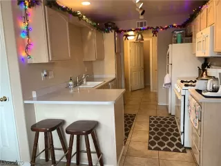 Photo #5: 2242406 Listing