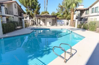 Photo #3: 2242416 Listing