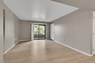 Photo #5: 2242456 Listing 