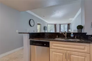 Photo #5: 2242460 Listing