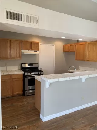 Photo #5: 2242539 Listing