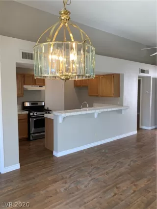 Photo #6: 2242539 Listing