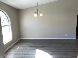 Photo #5: 2242574 Listing 