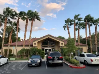 Photo #4: 2242592 Listing