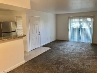 Photo #5: 2242596 Listing