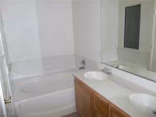 Photo #6: 2242642 Listing 