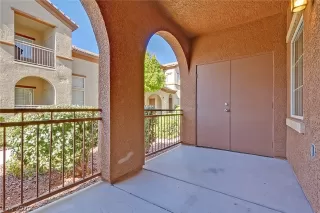 Photo #3: 2242716 Listing