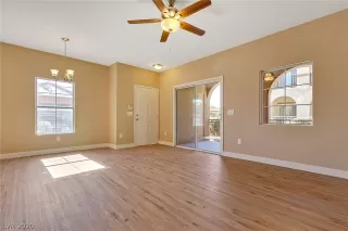 Photo #4: 2242716 Listing