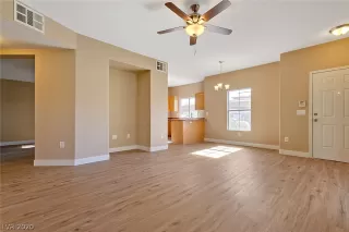 Photo #5: 2242716 Listing